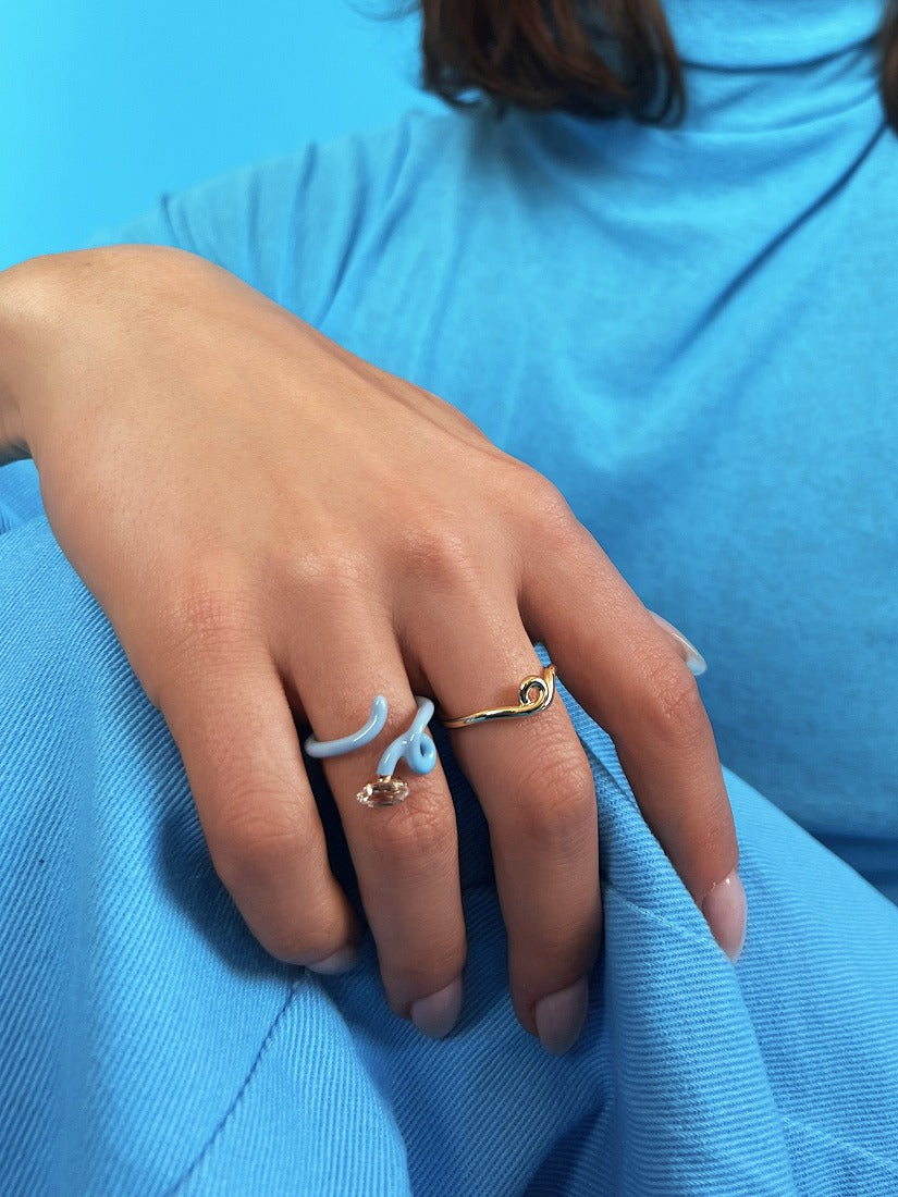 リング BABY VINE TENDRIL RING IN BABY BLUE