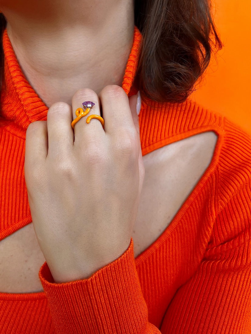 リング BABY VINE TENDRIL RING IN ORANGE