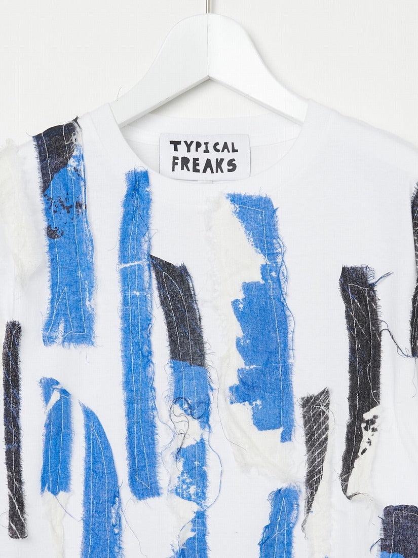 《TYPICAL FREAKS》Shredded Paint Strips T-シャツ