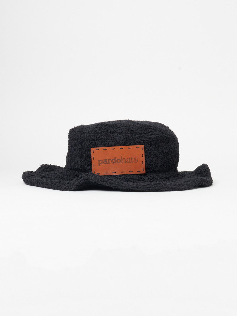 《PARDO HATS》Leslie Black