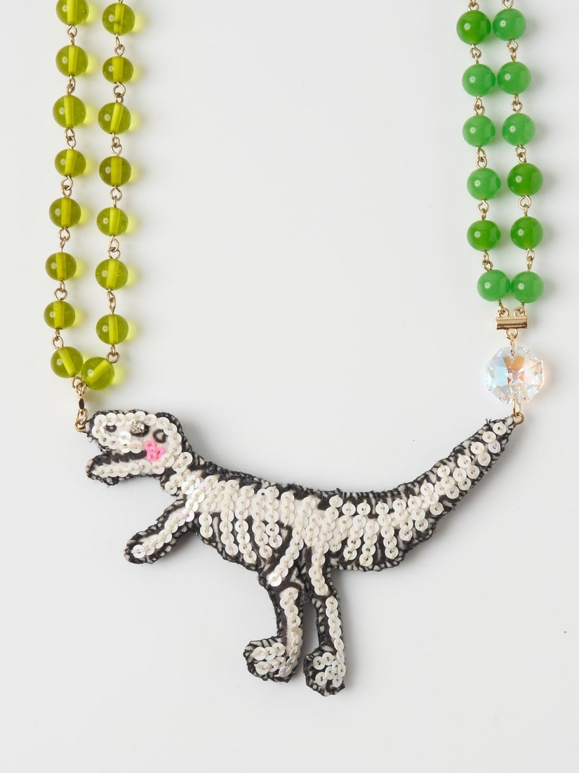 恐竜と骨ネックレス